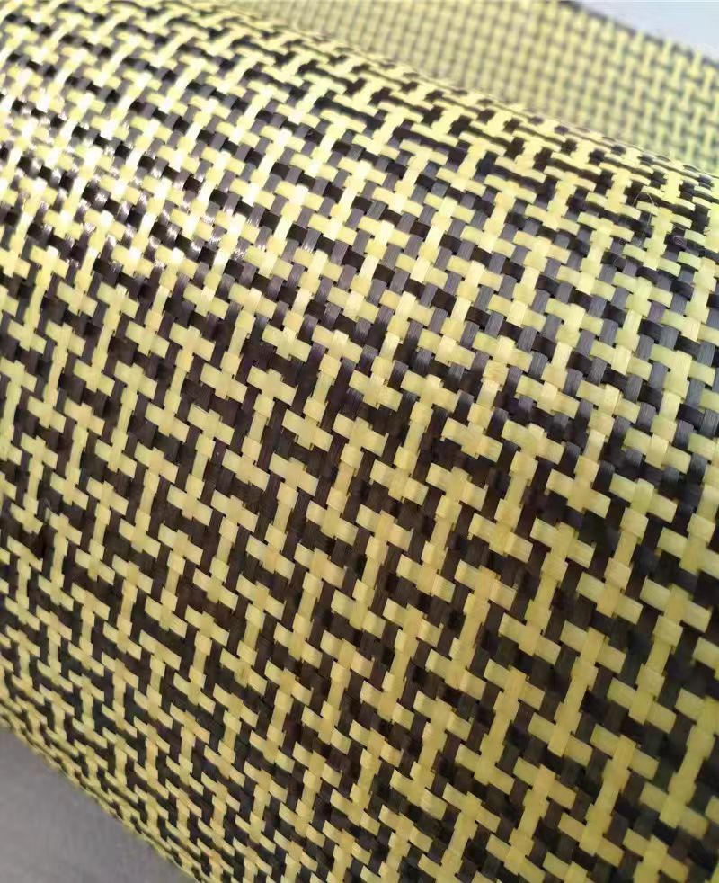 Żółta tkanina hybrydowa z mies – Crepe Pan Carbon recenzja i cena
